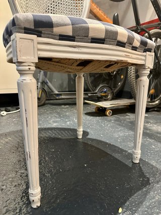 Silla estilo francés restaurada