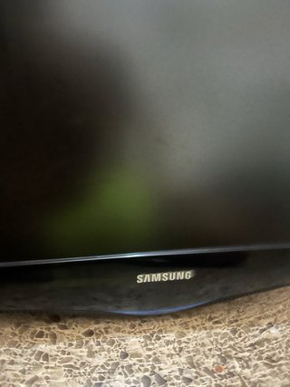 TV Samsung 32” LCD HD – funciona bien – sin mando