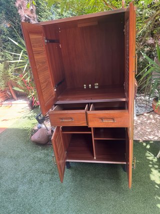 Mueble madera y metal exterior/interior
