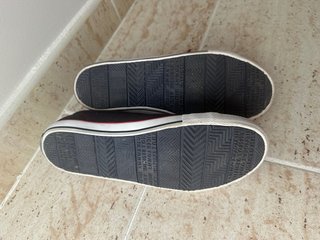 Zapatillas Tommy Hilfiger negras y rojas talla 39