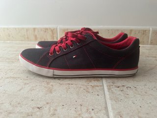 Zapatillas Tommy Hilfiger negras y rojas talla 39