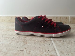 Zapatillas Tommy Hilfiger negras y rojas talla 39