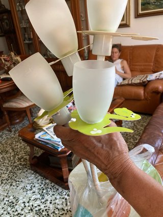 Lámpara infantil con tulipas