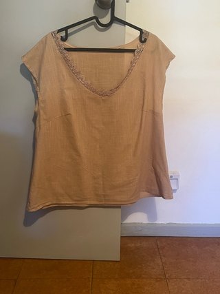 Blusa de algodón beige con detalles
