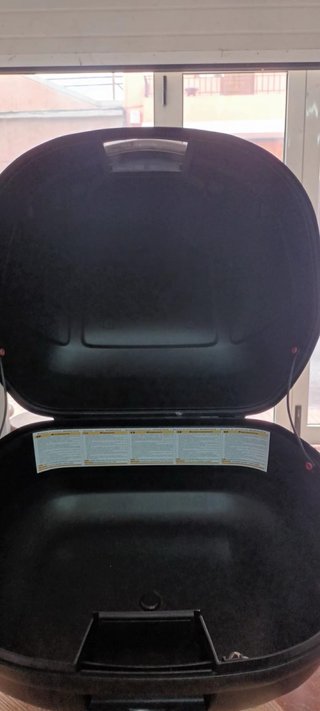 Baúl Givi para moto con soporte