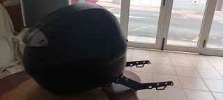 Baúl Givi para moto con soporte