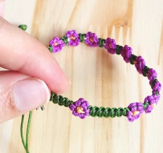 Pulsera hecha a mano de florecita denario rosario