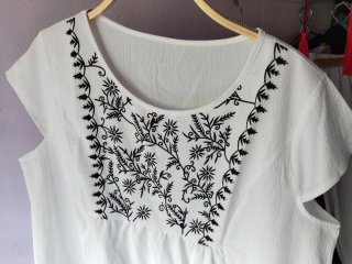Blusa blanca bordada