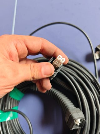 Cable de Fibra Óptica Negro