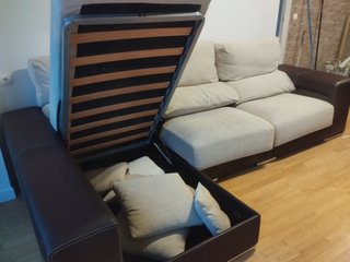 Sofá chaise longue beige y marrón
