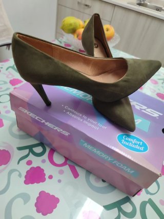 Zapatos de tacón verde oliva