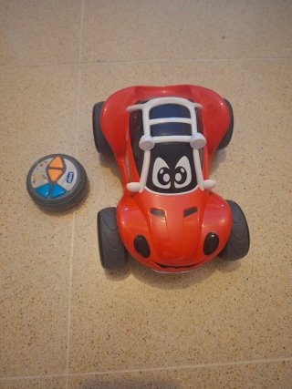 Coche teledirigido Chicco rojo