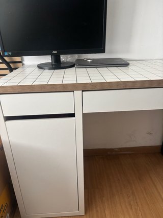 Escritorio moderno blanco y madera