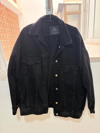 Chaqueta vaquera negra Stradivarius Talla M