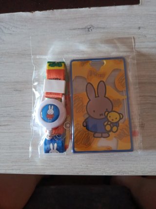 Tarjetero Miffy con cordón retráctil