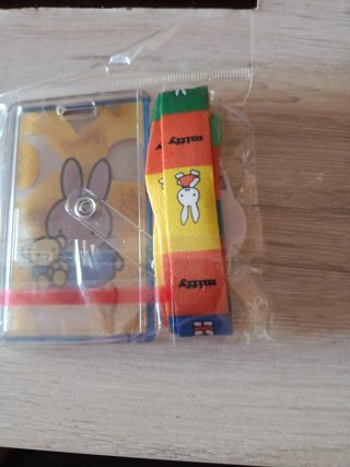 Tarjetero Miffy con cordón retráctil