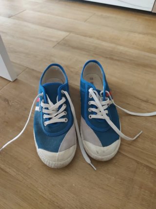 Zapatillas Kawasaki rojas y blancas
