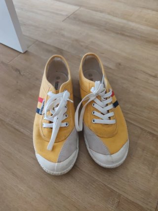 Zapatillas Kawasaki rojas y blancas