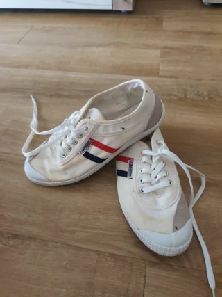 Zapatillas Kawasaki rojas y blancas