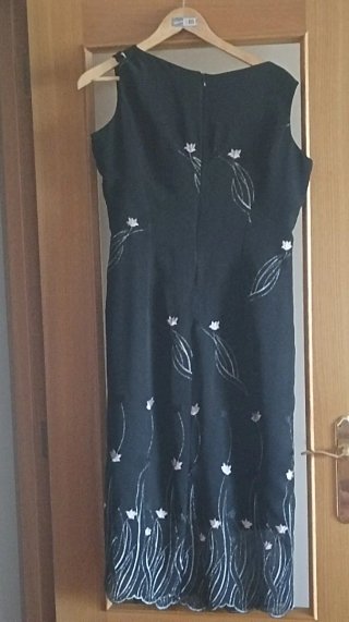 Vestido negro con flores plateadas talla 46