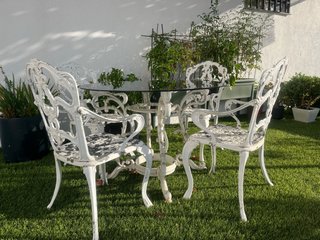 Mesa y 4 Sillas de Forja Blancas
