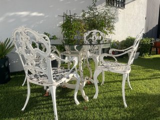Mesa y 4 Sillas de Forja Blancas