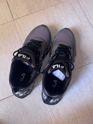 Zapatillas Fila Deportivas Negras y Grises