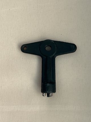 Llave Tapacubos Seat