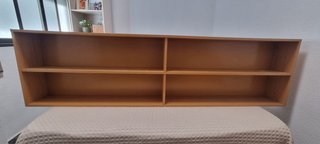 Estantería de madera