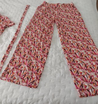 Conjunto Surkana, blusa, pantalón y cinturón