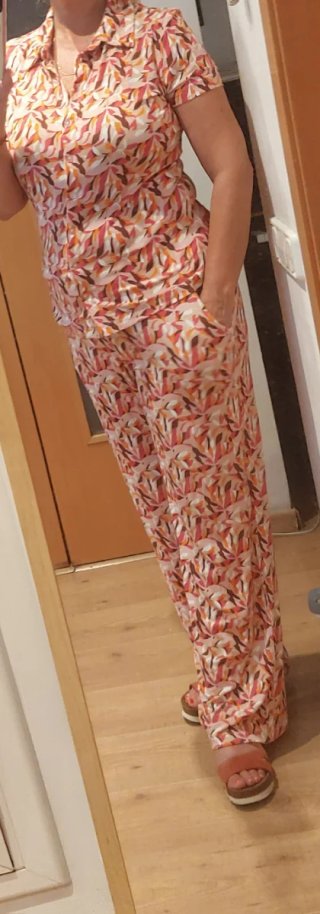 Conjunto Surkana, blusa, pantalón y cinturón