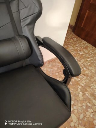 Silla de oficina ergonómica negra
