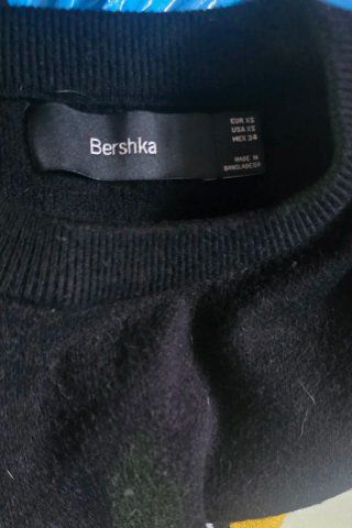 Maglione Bershka nero con dettagli gialli taglia X