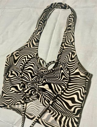 Top halter con estampado abstracto