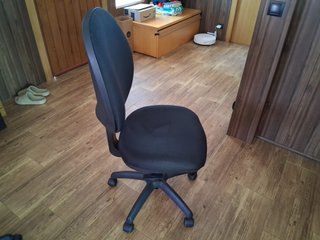 Silla de escritorio giratoria negra