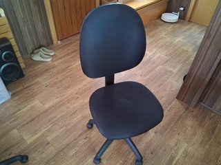 Silla de escritorio giratoria negra