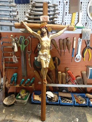 Cristo de escayola con INRI