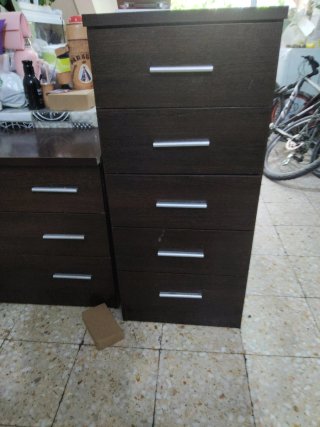Cajoneras de madera marrón