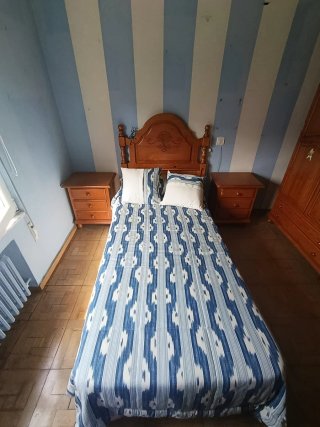 Cama estructura y colchon de 90 con 2 Mesitas pino
