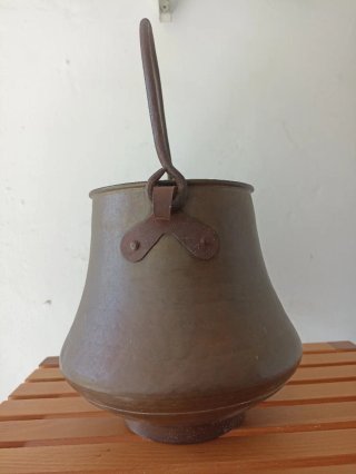 Olla antigua cobre, asa hierro forjado