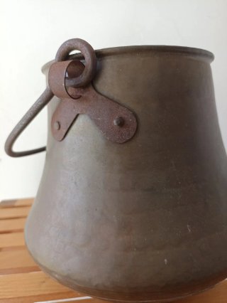 Olla antigua cobre, asa hierro forjado