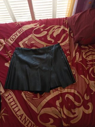 Falda pantalón efecto piel Stradivarius T.42