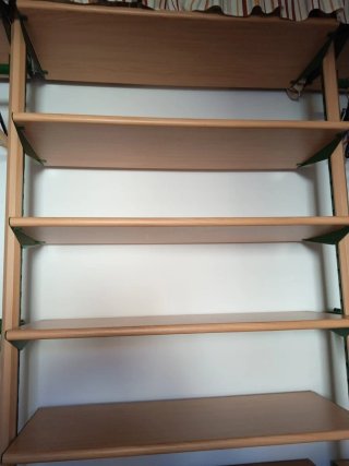 Estantería de tienda metálica y madera