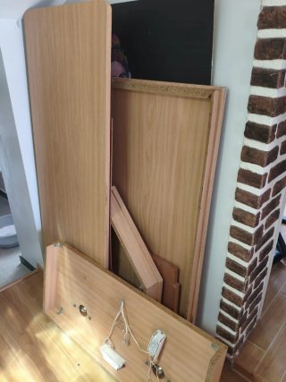 Estantería de tienda metálica y madera