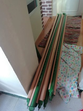 Estantería de tienda metálica y madera