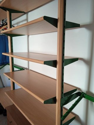 Estantería de tienda metálica y madera