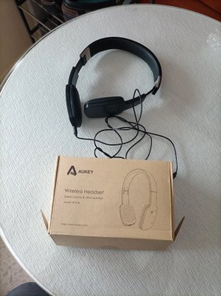 Auriculares con cable negros