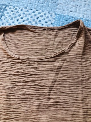 Blusa marrón texturizada