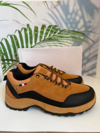 Zapatillas senderismo. Número 42