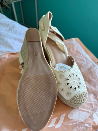 Sandalias esparto cuña encaje